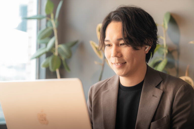 【完全版】人材紹介業が『ローリスク・ハイリターン』と呼ばれる理由とは？儲かる仕組みから成功の秘訣まで徹底解説！