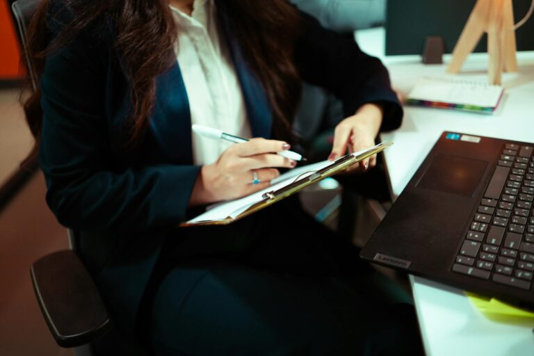 人材紹介手数料の相場と交渉術｜費用対効果を最大化する「適正価格」の見極め方